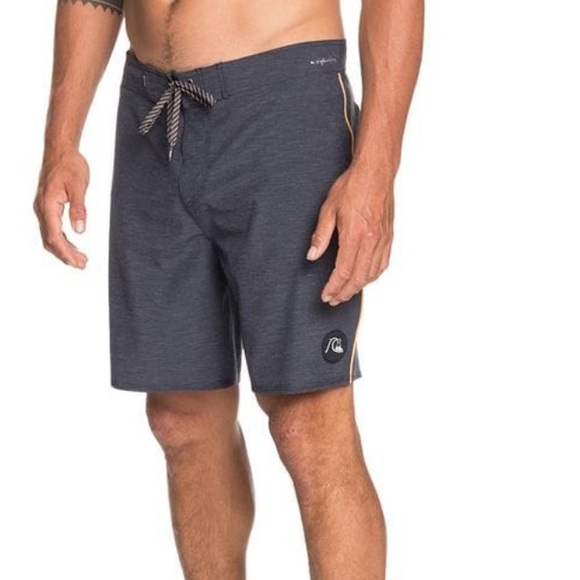 🌴 Quiksilver Highline piped 18” boardshorts 🌴 - Picture 3 of 5